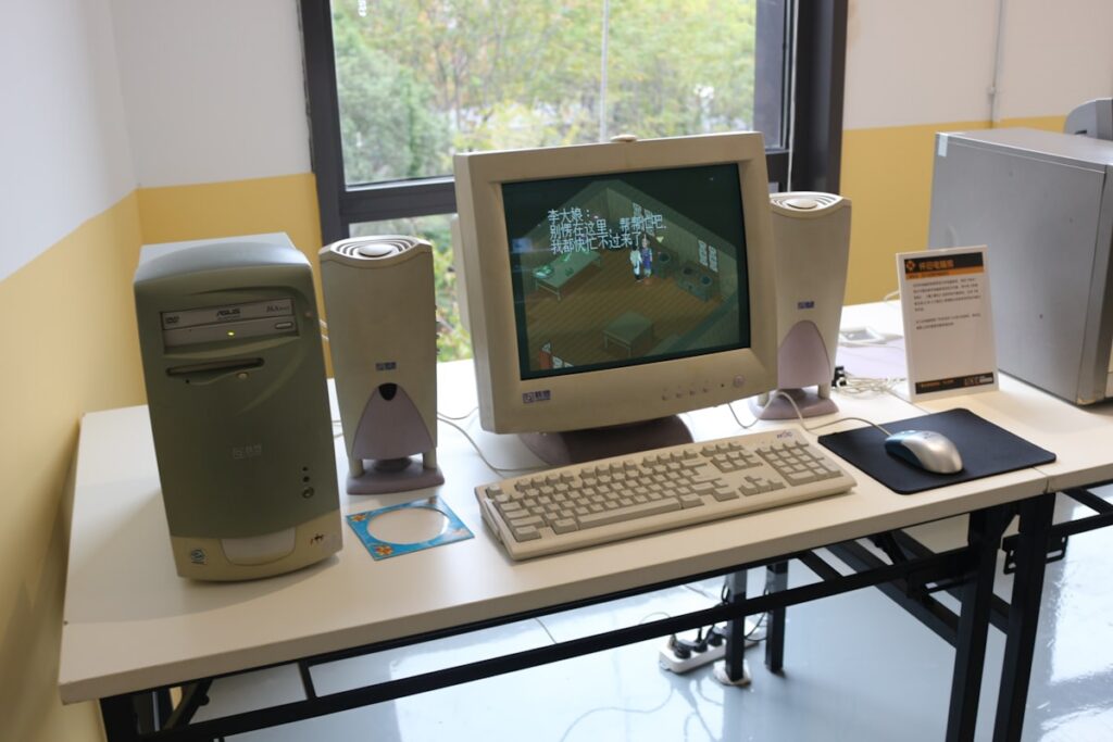 Oude desktopcomputer als illustratie bij einde support Windows 10